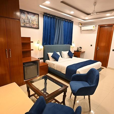 Hotel Down Town Paschim Vihar Дели Экстерьер фото
