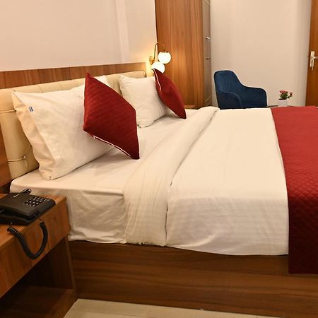 Hotel Down Town Paschim Vihar Дели Экстерьер фото
