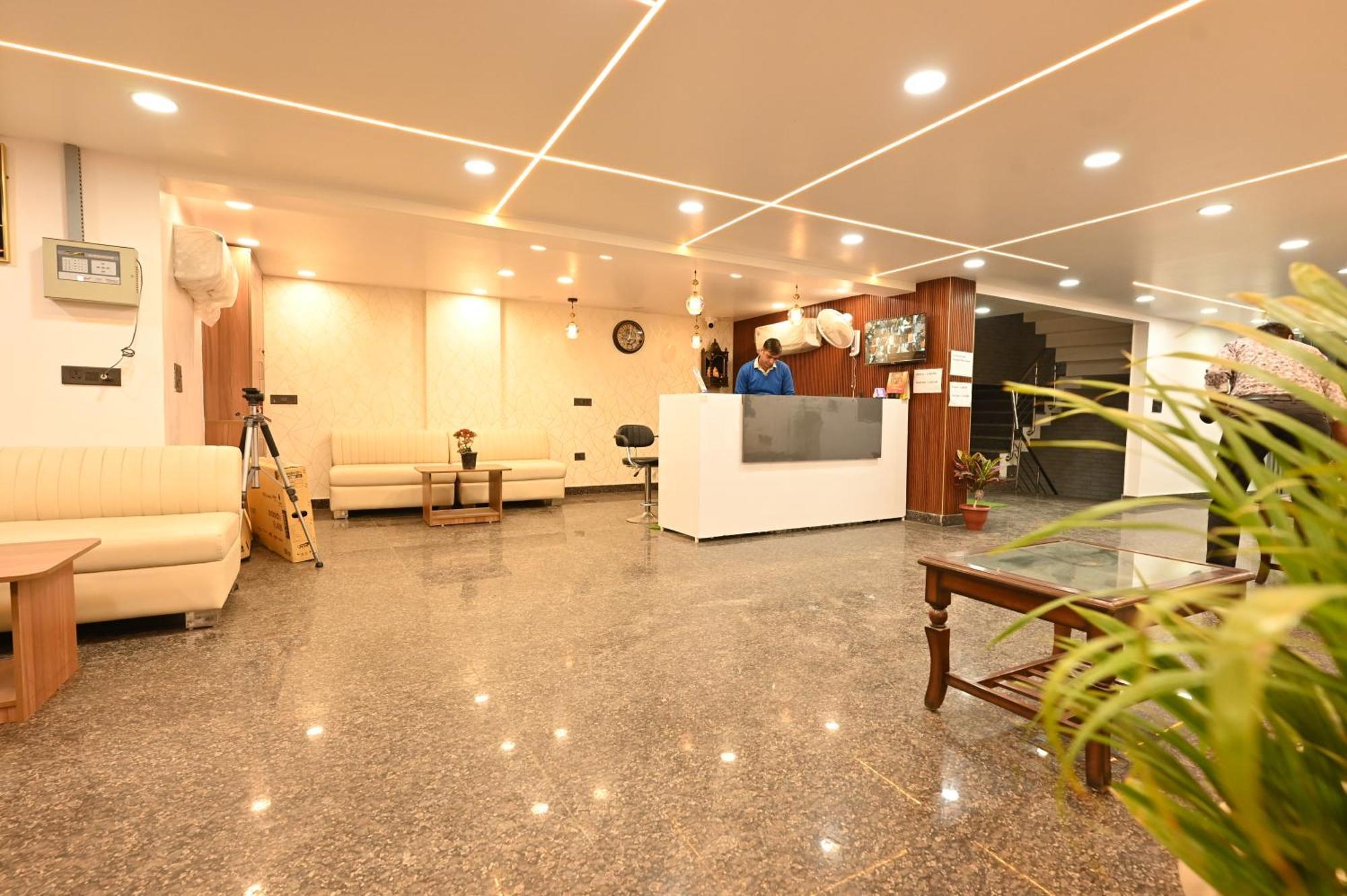 Hotel Down Town Paschim Vihar Дели Экстерьер фото