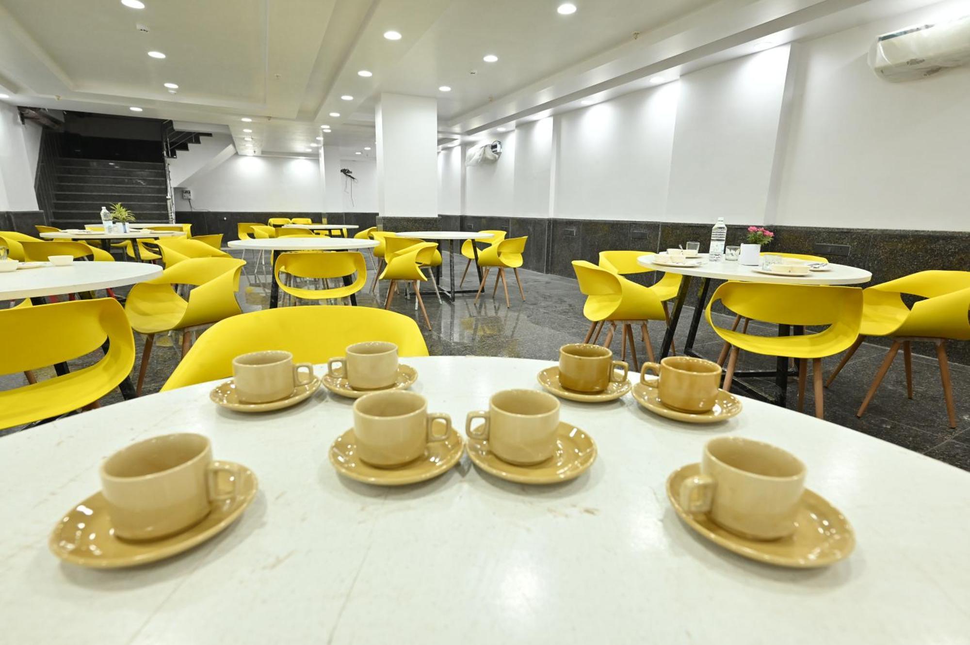 Hotel Down Town Paschim Vihar Дели Экстерьер фото