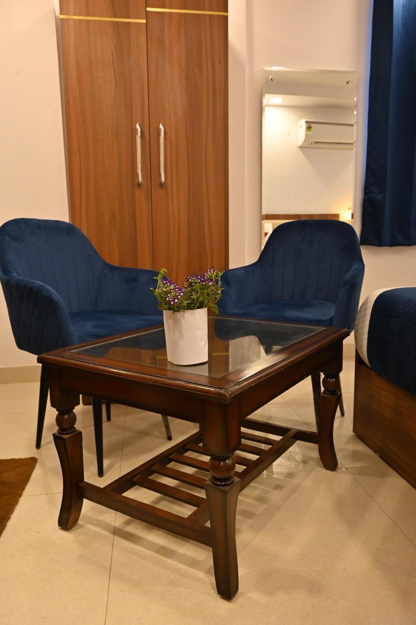 Hotel Down Town Paschim Vihar Дели Экстерьер фото
