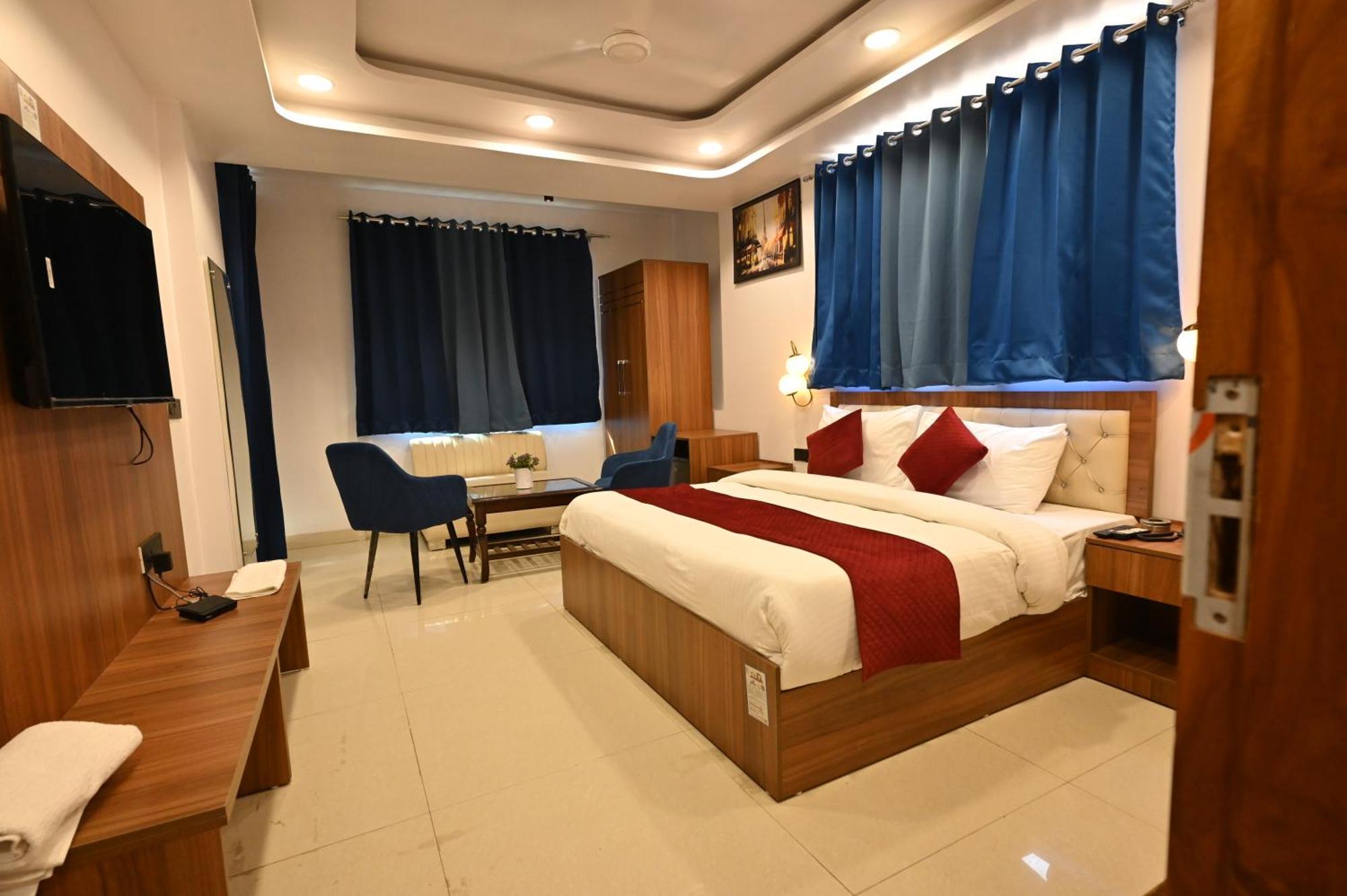 Hotel Down Town Paschim Vihar Дели Экстерьер фото