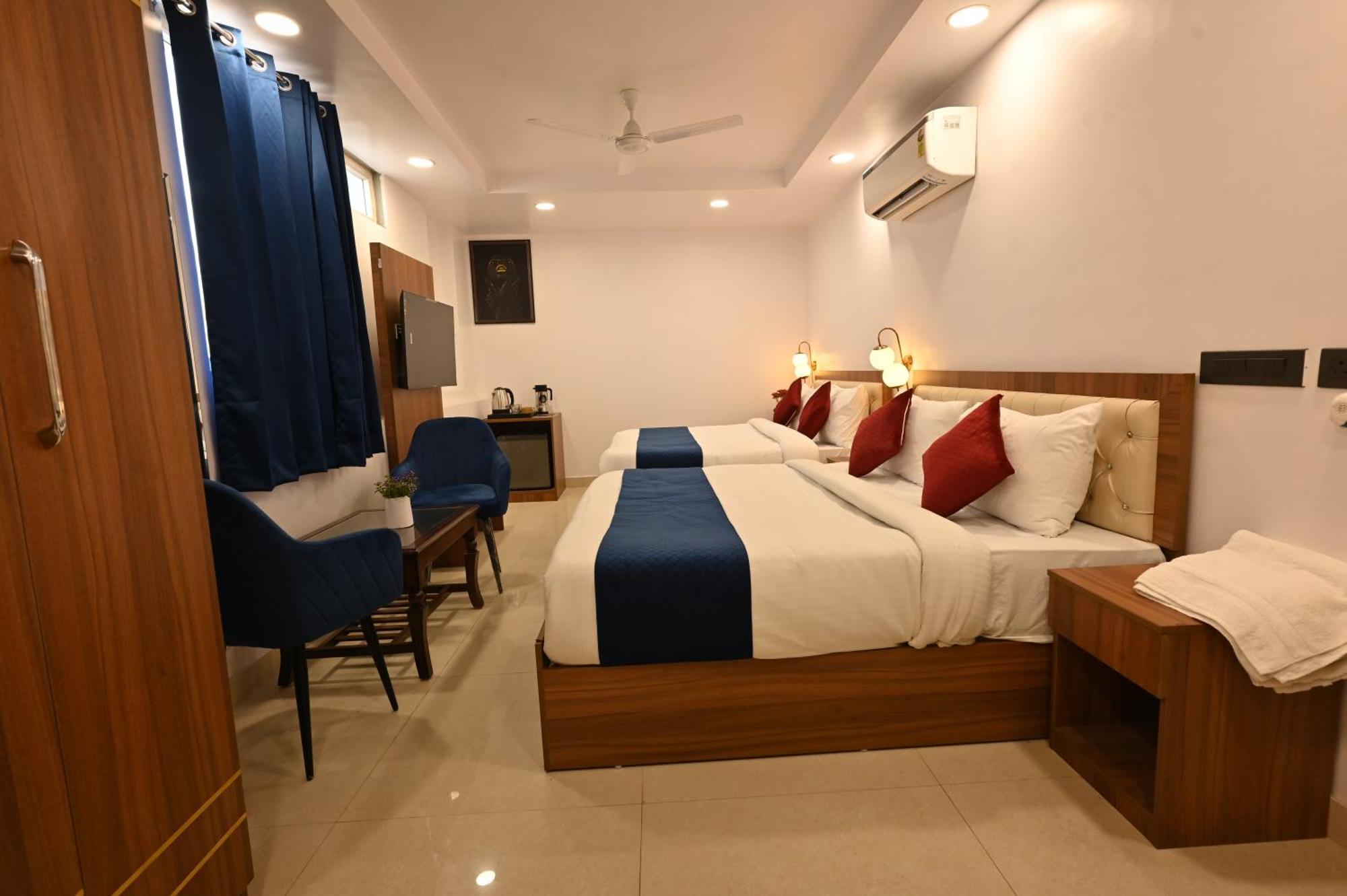 Hotel Down Town Paschim Vihar Дели Экстерьер фото