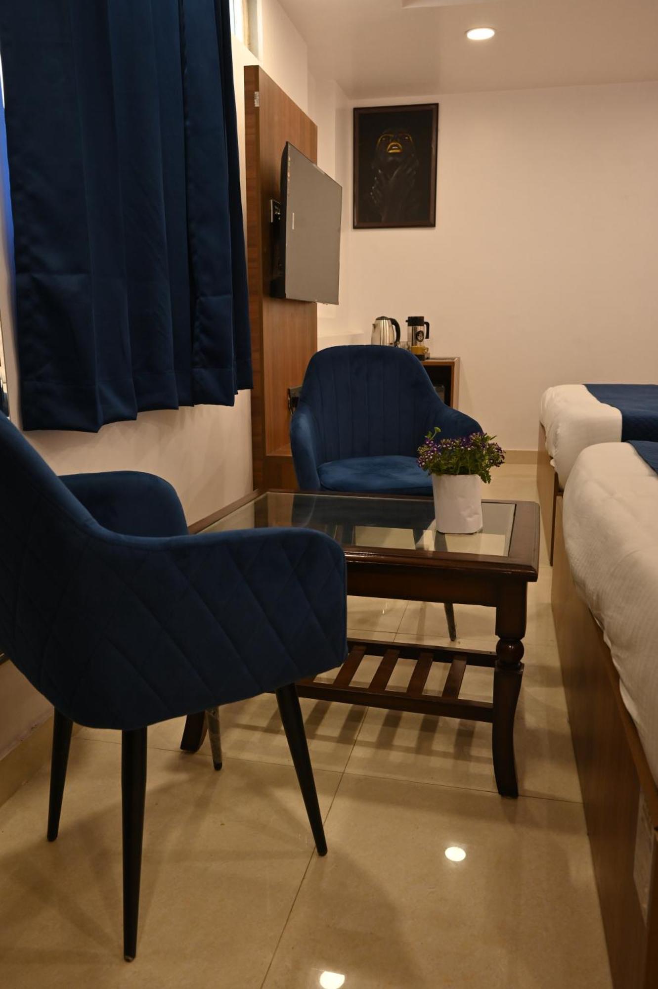 Hotel Down Town Paschim Vihar Дели Экстерьер фото