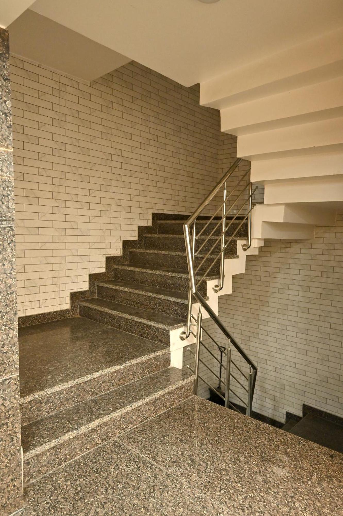 Hotel Down Town Paschim Vihar Дели Экстерьер фото