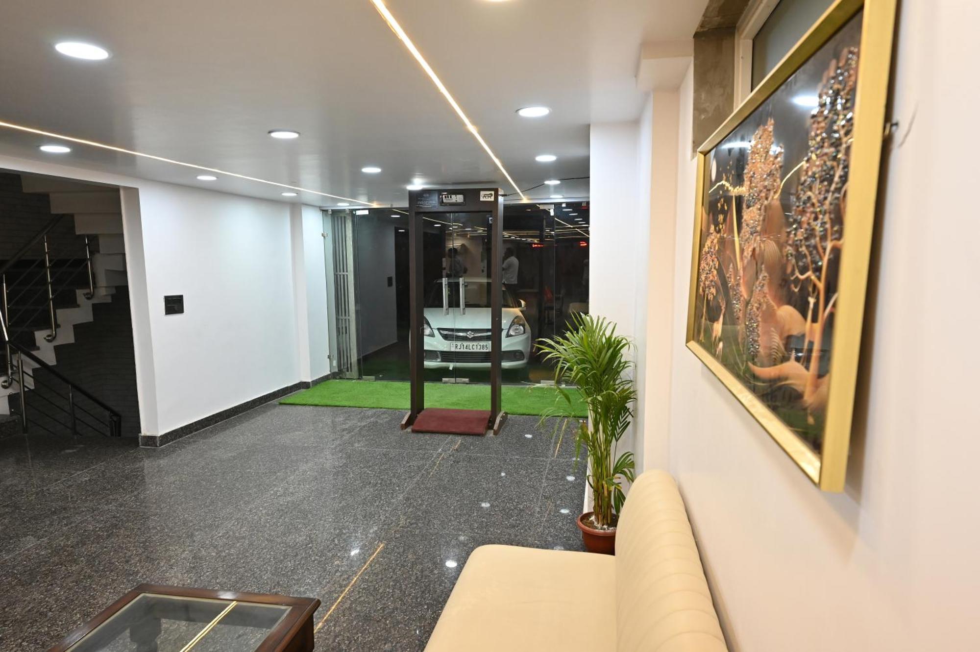 Hotel Down Town Paschim Vihar Дели Экстерьер фото