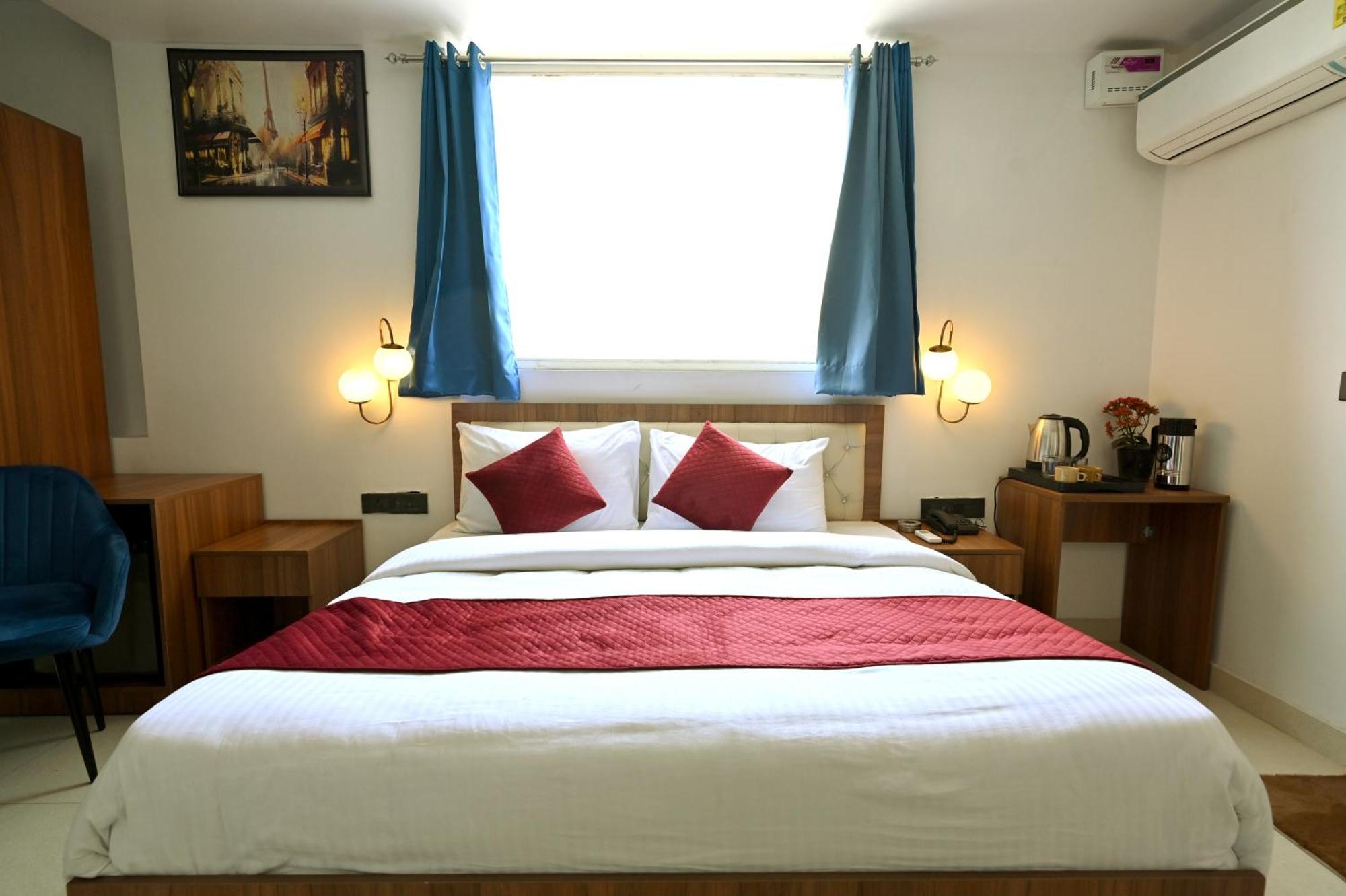 Hotel Down Town Paschim Vihar Дели Экстерьер фото