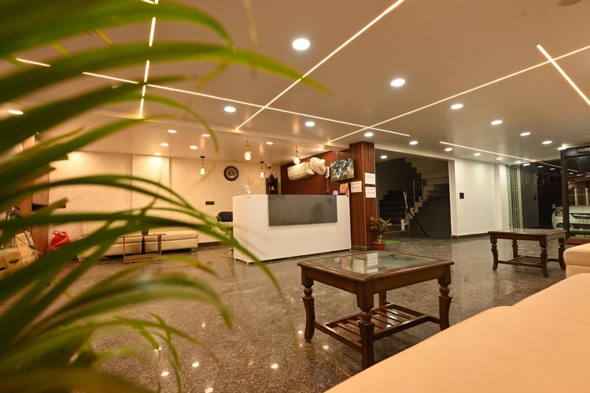 Hotel Down Town Paschim Vihar Дели Экстерьер фото